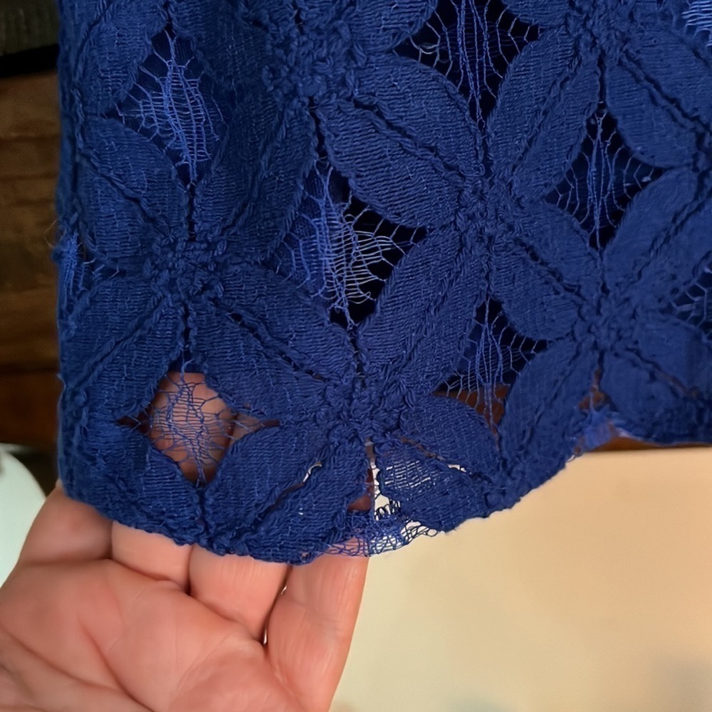 CATO Royal Blue Eyelet Lace Detail Sleeveless Top, Size Medium, GUC. - Picture 5 of 7